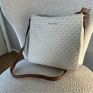 Micheal Kors Jet Size Travel Large Logo Messenger Bag